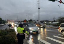 中秋國慶連假車潮多,上路避壅塞,多搭公共運輸出遊免煩落