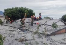 光復鄉佛祖街淹水漫流不斷特搜隊員持續推進 花蓮縣長徐榛蔚感謝各縣市馳援