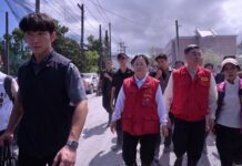 徐榛蔚陪同卓榮泰視察光復鄉災區 經濟部宣布堰塞湖適用海嘯警報機制 提醒民眾勿驚慌
