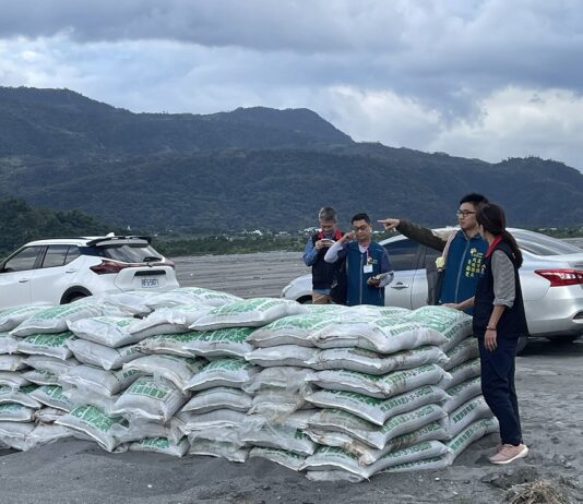 花蓮縣府籲請農友落實合理化施肥 施用後即時翻耕覆土 降低異味影響環境